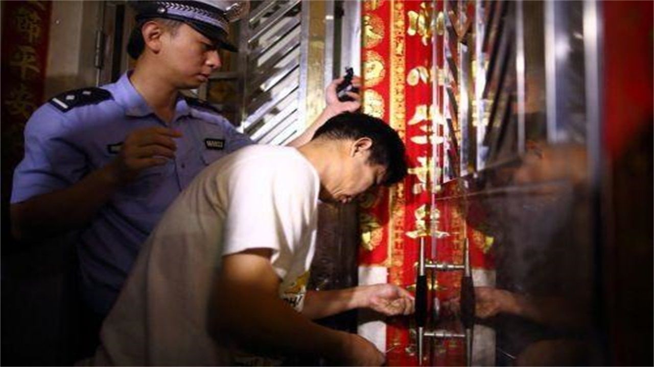 济宁请开锁师傅开了锁后，师傅为什么一般都不进门，就算主人请也不进去？